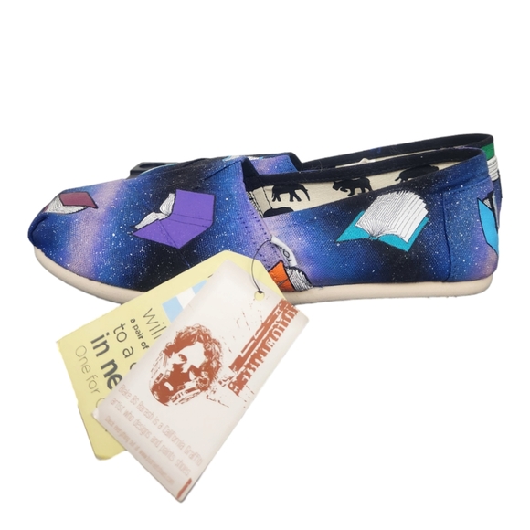 TOMS × B Street Shoes Custom Handpainted Galaxy Books Canvas Slip-on Shoes - Picture 5 of 10